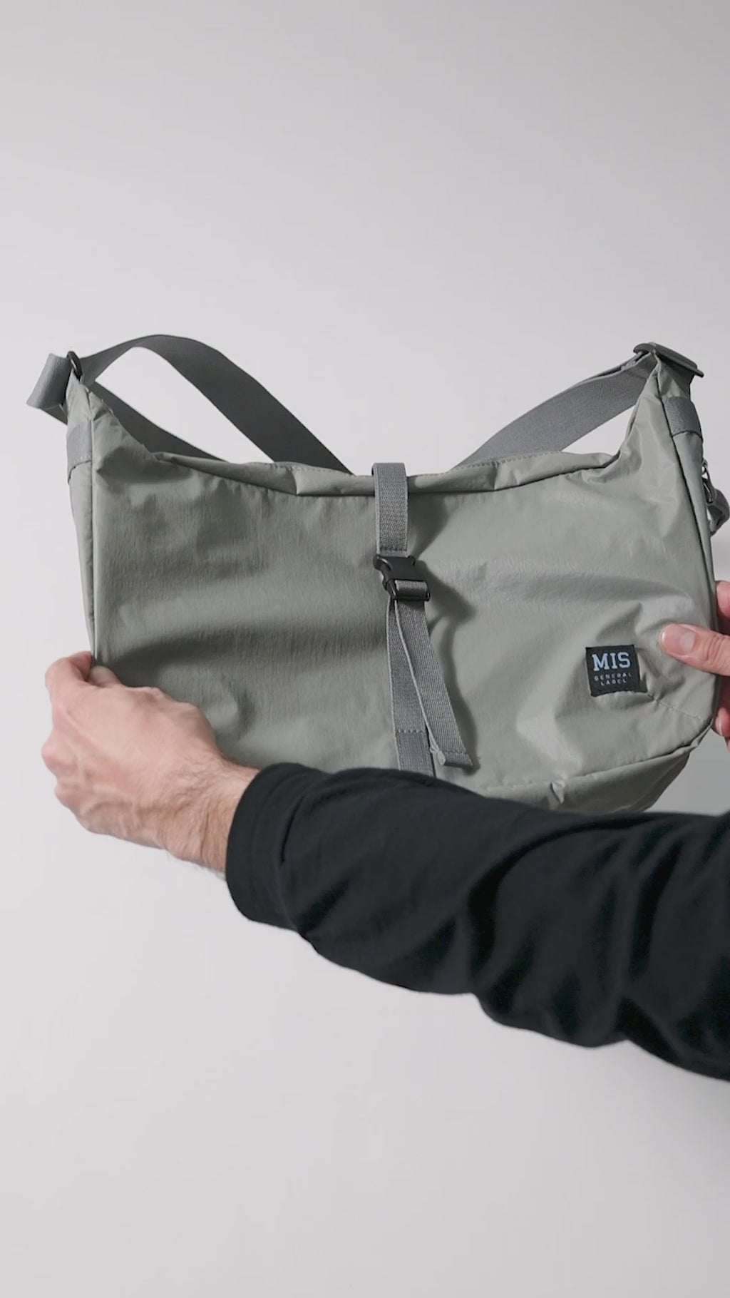 SHOULDER BAG